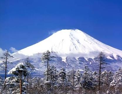 Le mont Fuji ou Fuji Yama (3 776 m), situ au sud-ouest de Tokyo, est un volcan teint dont la dernire ruption remonte  1707.